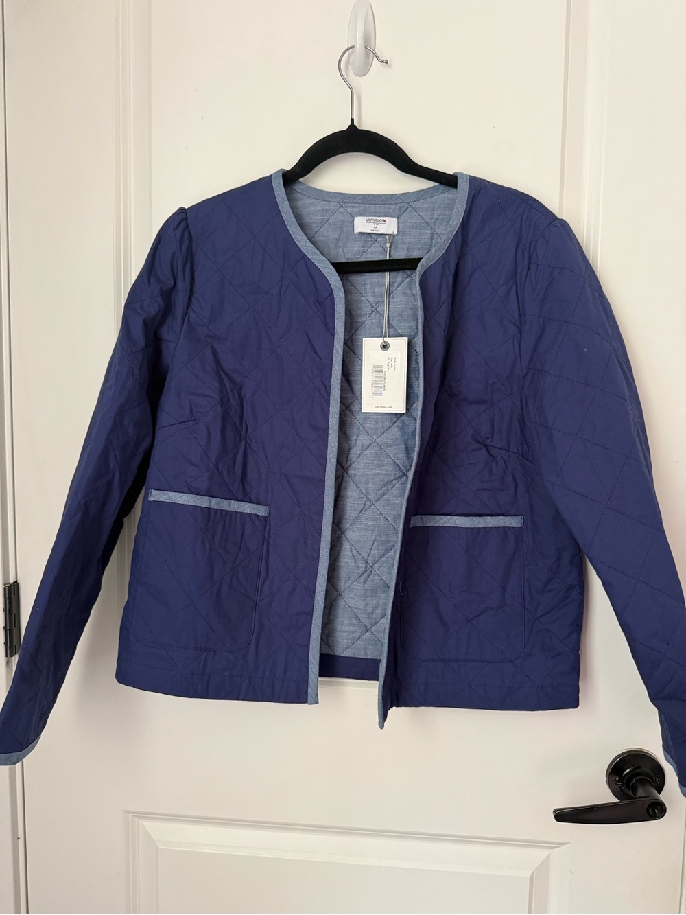 UNTUCKit Quilted Jacket in Navy with Light Blue Trim